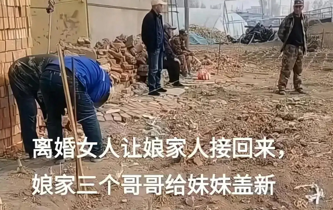 Nghe tin em ut ly hon, 3 anh trai xay nha moi chao don-Hinh-2