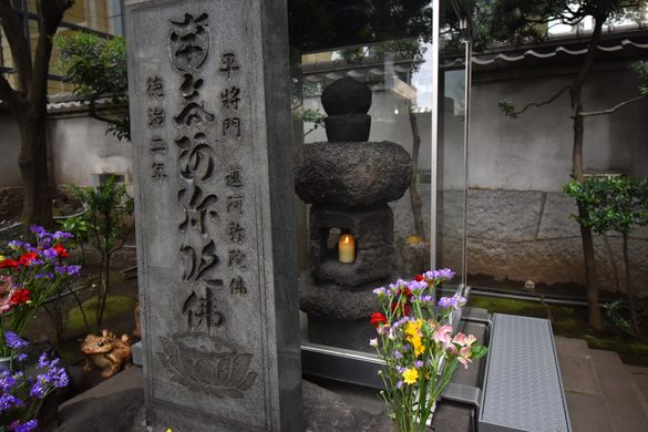 Trong suốt 1.000 năm, mọi nỗ lực di dời ngôi mộ đều thất bại.