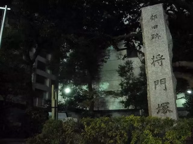 Trong Thế chiến II, khi quân đội Mỹ xây dựng khu để xe trên ngôi mộ, hàng loạt tai nạn lại xảy ra.