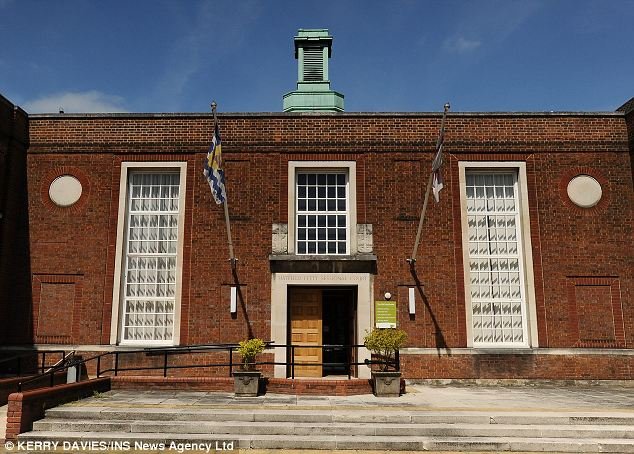 Các chuyên gia sau đó phát hiện thêm 104 đồng xu nữa tại địa điểm này. Kho báu được gửi tới Bảo tàng Anh để định giá và sau đó sẽ được bán đấu giá, với khoản tiền thu được chia cho Carrington và chủ sở hữu khu đất.