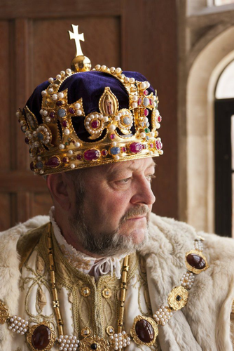 Vương miện này được vua Henry VIII đội khi lên ngôi năm 1509 và trong lễ cưới với Anne xứ Cleves năm 1540. Sau đó, vương miện được sử dụng trong lễ đăng quang của các vị vua và nữ hoàng khác cho đến khi chế độ quân chủ bị xóa bỏ năm 1649 bởi Oliver Cromwell, người đã ra lệnh đun chảy vương miện để đúc thành tiền xu, trong quá trình đó một số phần của vương miện bị thất lạc.