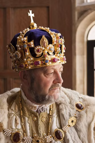 Vương miện này được vua Henry VIII đội khi lên ngôi năm 1509 và trong lễ cưới với Anne xứ Cleves năm 1540. Sau đó, vương miện được sử dụng trong lễ đăng quang của các vị vua và nữ hoàng khác cho đến khi chế độ quân chủ bị xóa bỏ năm 1649 bởi Oliver Cromwell, người đã ra lệnh đun chảy vương miện để đúc thành tiền xu, trong quá trình đó một số phần của vương miện bị thất lạc.