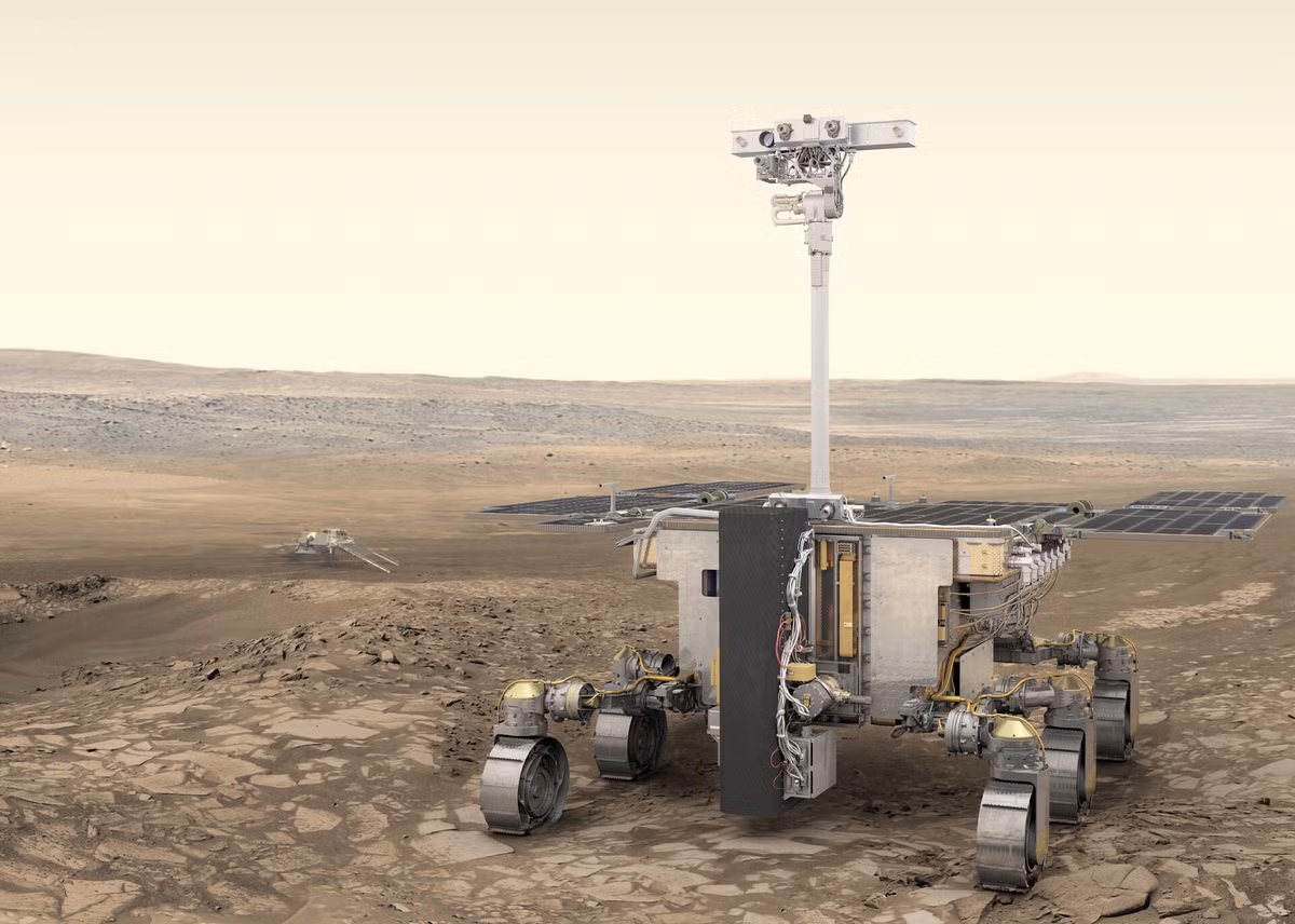 Các tàu vũ trụ ExoMars và Mars Express của Cơ quan Vũ trụ Châu Âu đã phát hiện ra băng giá trên đỉnh các ngọn núi lửa ở khu vực Tharsis gần xích đạo của Sao Hỏa.