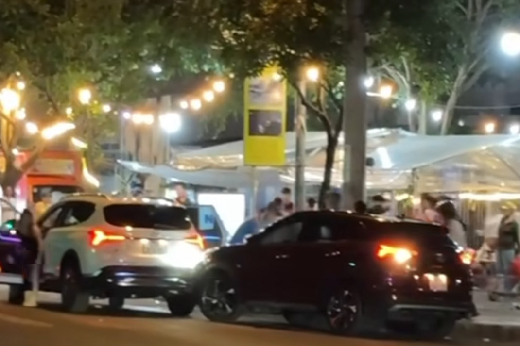 Xac dinh duoc co gai lai o to tong vao duoi xe doi phuong