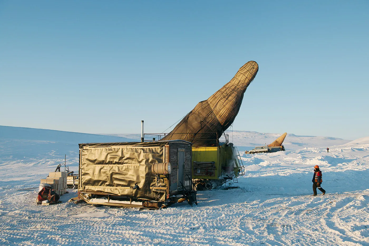 Môi trường khắc nghiệt khiến việc khai thác trở nên gần như không thể. Dù có vàng ở khắp mọi nơi, điều kiện thời tiết và địa lý khắc nghiệt làm nản lòng những ai muốn khai thác.