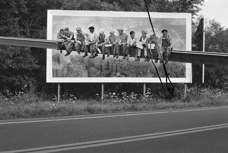 Dù là một tác phẩm mang tính sắp đặt hay chân thực, bức ảnh "Bữa trưa trên tòa nhà chọc trời" vẫn là một biểu tượng của thời đại, phản ánh sự phát triển vượt bậc và tinh thần kiên cường của người lao động Mỹ trong thời kỳ khó khăn. Những bí ẩn xung quanh bức ảnh này không chỉ làm tăng thêm sức hút của nó mà còn khơi gợi sự tò mò và khám phá về một giai đoạn lịch sử đầy thách thức và biến động.