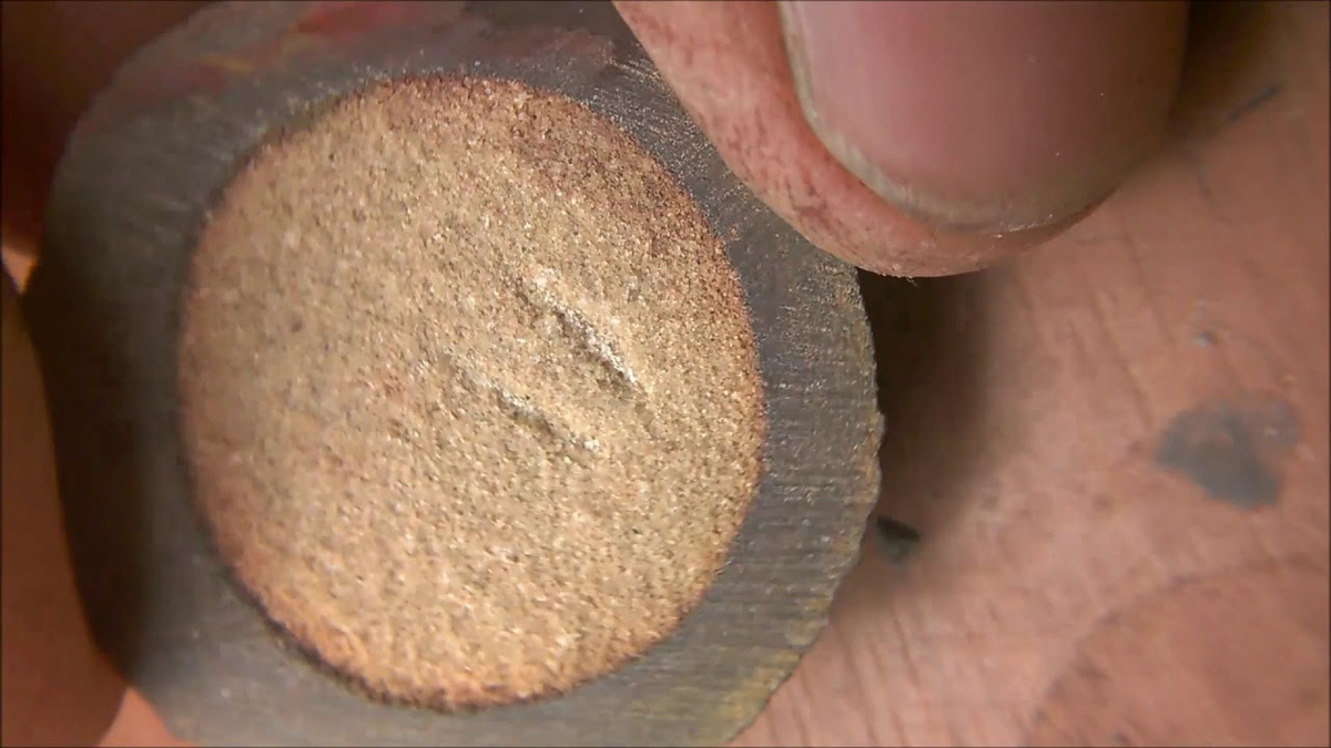 Các nhà khoa học đã đưa ra nhiều giả thuyết khác nhau để giải thích sự tồn tại của các khối cầu này. Một số ý kiến cho rằng khối cầu hình thành do quá trình tích tụ và cứng lại của khoáng chất. Nhà địa chất Dave Crosby từng đưa ra giả thuyết về một vụ va chạm thiên thạch, nhưng sau đó cho rằng chúng hình thành từ quá trình hòa tan và tích tụ khoáng chất do nước mưa.