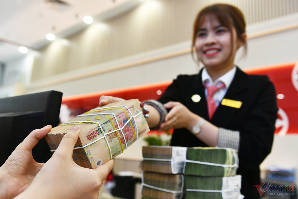 Luong tien gui vao ngan hang tiep tuc dat ky luc moi