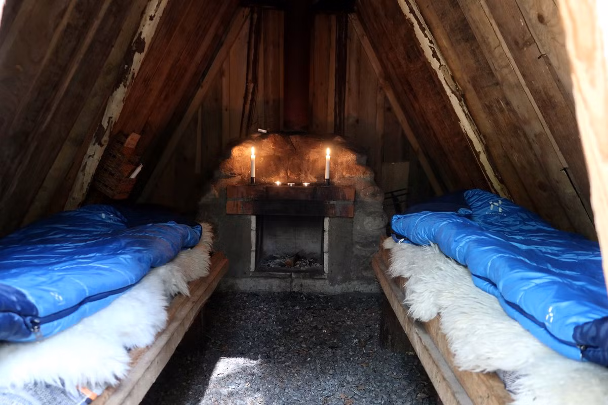 Dù vậy, khách sạn này lại thu hút những người yêu thích cuộc sống nguyên thủy và muốn tách mình khỏi nhịp sống hiện đại gấp gáp.