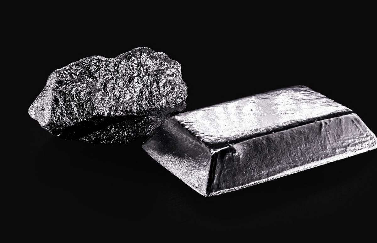Rhodium, một kim loại quý hiếm có trữ lượng chỉ khoảng 3.000 tấn trên toàn thế giới, có giá trị gần gấp 10 lần vàng, là kim loại đắt nhất hiện nay.