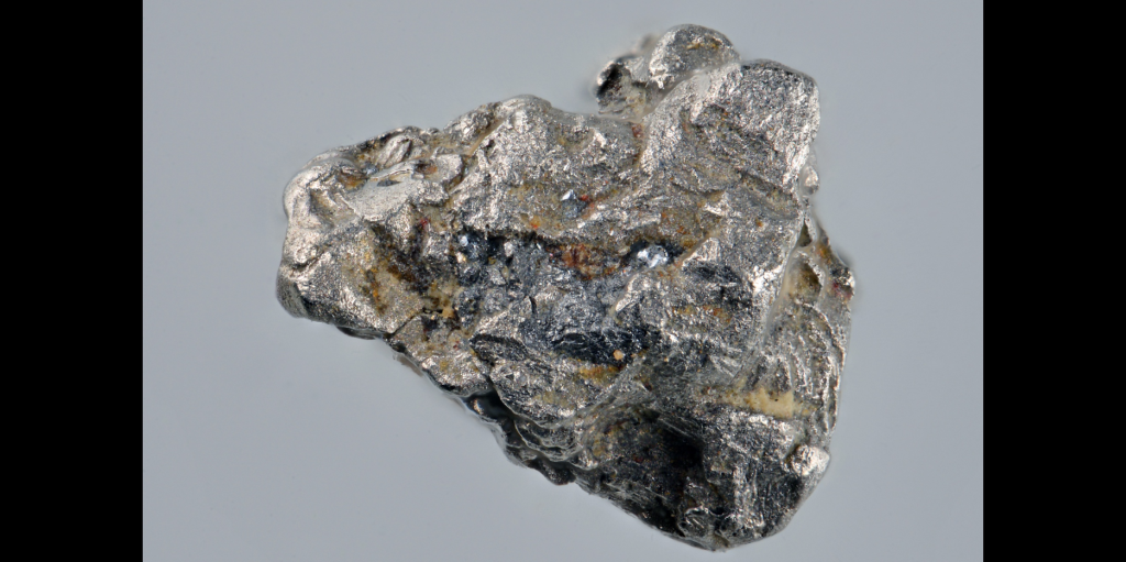 Tuy nhiên, sự khan hiếm và khó khăn trong khai thác khiến giá trị của rhodium luôn ở mức cao.