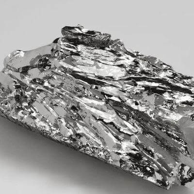 Mặc dù có tính chất chống xói mòn cao và không dễ bị oxy hóa, rhodium còn có khả năng dẫn điện và nhiệt tốt, được ứng dụng rộng rãi trong sản xuất linh kiện điện tử và chất bán dẫn.