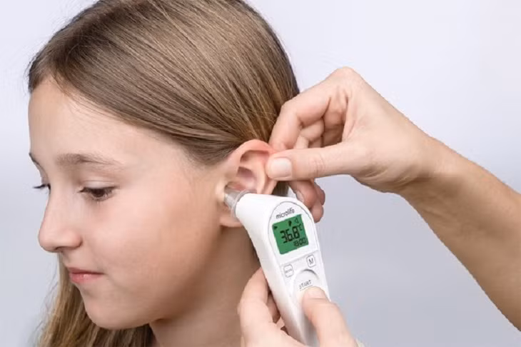 1. Nhiệt kế đo trong tai: NASA đã phát triển loại nhiệt kế đo nhiệt độ trong tai dựa trên nguyên tắc đo nhiệt độ các vì sao. Phát minh này mang lại sự tiện lợi và chính xác trong việc đo nhiệt độ cơ thể, đặc biệt hữu ích trong chăm sóc sức khỏe.