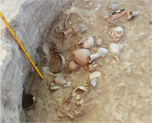 Theo dấu từ trường dị thường, nhóm khảo cổ đã tìm thấy nhiều ngôi mộ cổ có niên đại từ năm 1500 đến 1300 TCN.