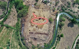 Những ngôi mộ cổ được tìm thấy chứa đầy bảo vật như vàng, đá quý, ngà voi và gốm sứ cao cấp.