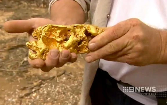 Từ khi tìm thấy số vàng, anh ta dự định sử dụng tiền từ việc bán số vàng để mua xe tải và du lịch khắp Australia.