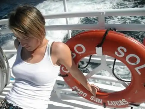 4. Rebecca Coriam (2011): Ngày 22/3/2011, thành viên phi hành đoàn Disney Wonder, Rebecca Coriam, mất tích trong chuyến du ngoạn.