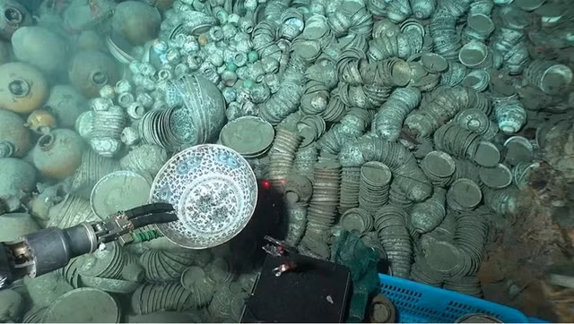 Tinh co tim thay 2 “tau ma” day kho bau thoi Minh o Bien Dong