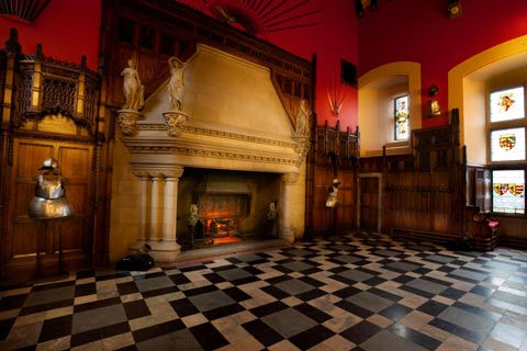 Một người thổi kèn từng được cử xuống để khảo sát nhưng biến mất bí ẩn, và từ đó, nhiều người báo cáo nghe thấy tiếng kèn vọng lại.