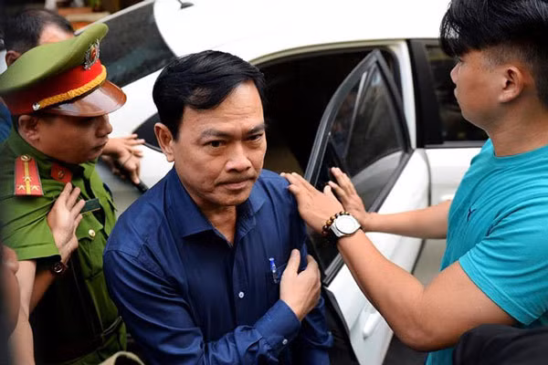 Ra quyet dinh thi hanh an phat tu Nguyen Huu Linh