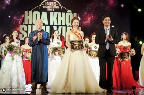 Huyền Giang chia sẻ về chương trình "Ôm tôi đi" của mình: “Một mình thì không thể nhưng cùng chung tay thì không gì là không thể. Có người hỏi tôi rằng, bạn tham gia rất nhiều chương trình như vậy thì bạn bắt đầu từ đâu? Mình bắt đầu từ tình yêu các bạn à, cứ đi nhiều nơi, thấy những hoàn cảnh và nhìn lại bản thân thì mình may mắn hơn quá nhiều người".