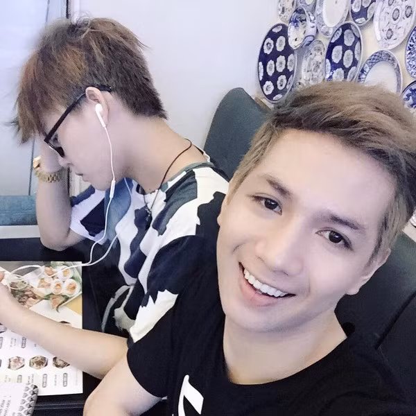 Trang cá nhân của Trí và Sơn hiện có khá nhiều người theo dõi. Cặp đôi cho biết đang lên kế hoạch tiết kiệm để cùng nhau đi du lịch Thái Lan vào cuối năm nay, tạo thêm nhiều kỷ niệm đẹp bên nhau.