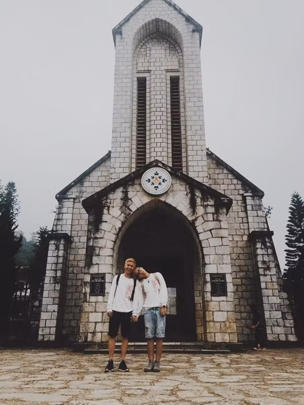 “Cuộc đời ngắn lắm, sống sao cho thật tốt và cảm thấy hạnh phúc là được rồi!” là quan điểm sống của cặp đôi đồng tính đẹp trai này.