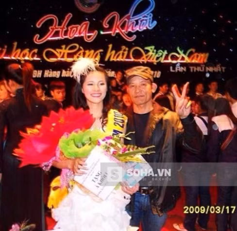 Hạ Vi từng đạt thứ hạng cao ở cuộc thi hoa khôi do nhà trường tổ chức. Thuở ấy, nhan sắc hot girl chưa thật sự lộng lẫy. Ảnh: Soha/Tri thức trẻ