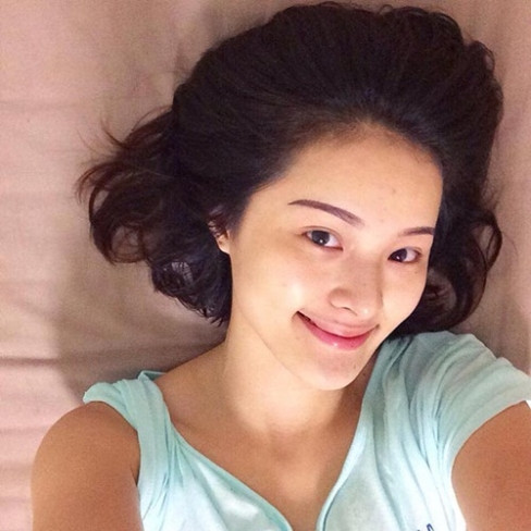 Bức ảnh hiếm hoi Hạ Vi khoe mặt mộc trên trang cá nhân. Ảnh: FBNV
