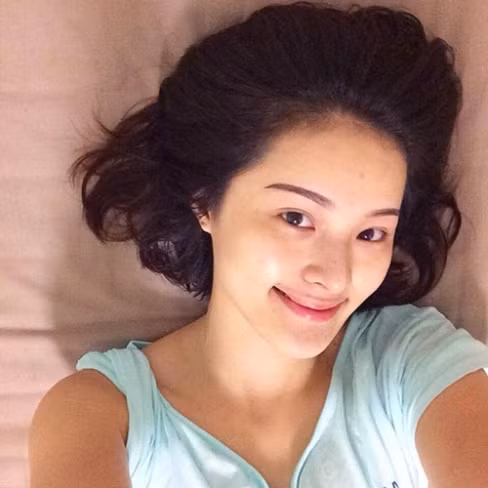 Bức ảnh hiếm hoi Hạ Vi khoe mặt mộc trên trang cá nhân. Ảnh: FBNV
