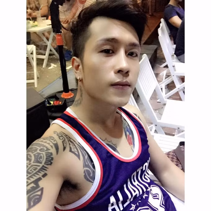 Mỗi hình xăm đều có một câu chuyện, một ý nghĩa riêng. Có thể khi nhìn thấy hình xăm, những người đối diện sẽ không tránh khỏi việc đánh giá chủ nhân… tuy nhiên với Duy Vũ anh ít quan tâm tới điều này bởi suy nghĩ thế nào là quyền riêng của mỗi cá nhân.