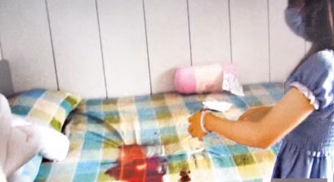 Dang ngu ngon thi bi vo cat phang “cua quy“