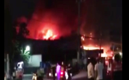 Trang dem cuu hoa cua hang nem, noi that chay, no “nhu bom”