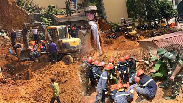 Đáng chú ý, tại hiện trường cho thấy, đây là một công trường xây dựng, không phải là khu đất đá bừa bộn để trung tâm "thuê các lao động tự do đến dọn dẹp" - như lời của lãnh đạo Trung tâm Kỹ thuật tổng hợp - Hướng nghiệp tỉnh Phú Thọ phát ngôn trước đó.