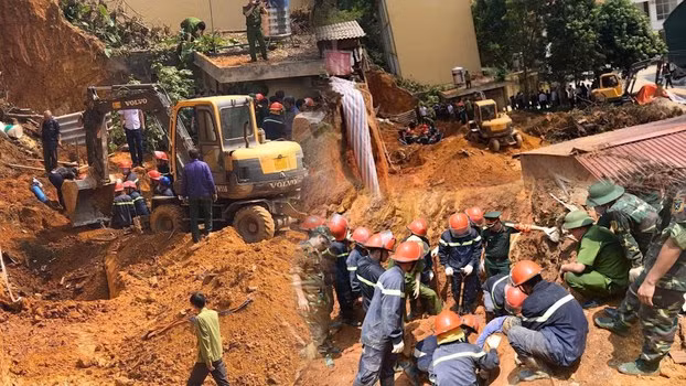 Đáng chú ý, tại hiện trường cho thấy, đây là một công trường xây dựng, không phải là khu đất đá bừa bộn để trung tâm "thuê các lao động tự do đến dọn dẹp" - như lời của lãnh đạo Trung tâm Kỹ thuật tổng hợp - Hướng nghiệp tỉnh Phú Thọ phát ngôn trước đó.