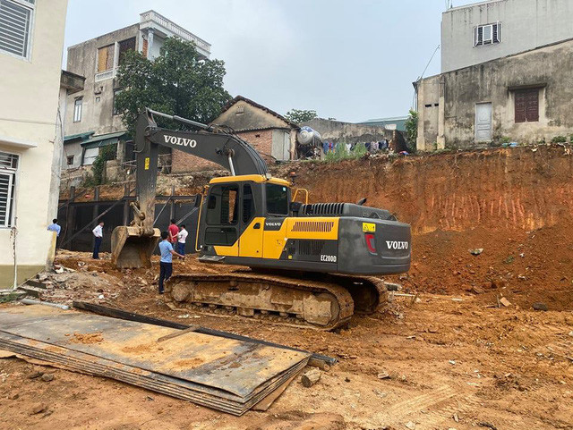 Hiện vụ sập công trình khiến 4 người tử vong đang được cơ quan chức năng điều tra, làm rõ.