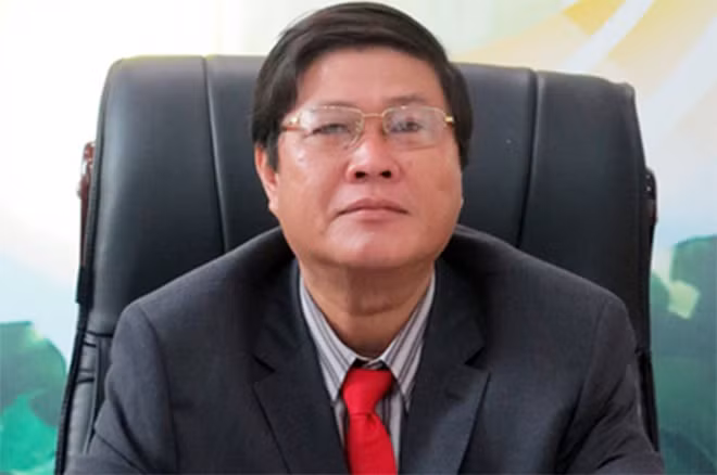  5. Khởi tố nguyên Chủ tịch UBND huyện Đông Hòa: Ngày 9/9, Công an tỉnh Phú Yên cho biết, vừa tống đạt quyết định khởi tố bị can đối với ông Võ Ngọc Hòa, nguyên Phó Bí thư Huyện ủy, nguyên Chủ tịch UBND huyện Đông Hòa về tội "vi phạm các quy định về quản lý đất đai". Quá trình điều tra, xác định, trong thời gian giữ chức Chủ tịch UBND huyện Đồng Hòa (nay là thị xã Đông Hòa), tỉnh Phú Yên, ông Võ Ngọc Hòa có liên quan đến những sai phạm nghiêm trọng về quản lý đất đai tại địa phương.