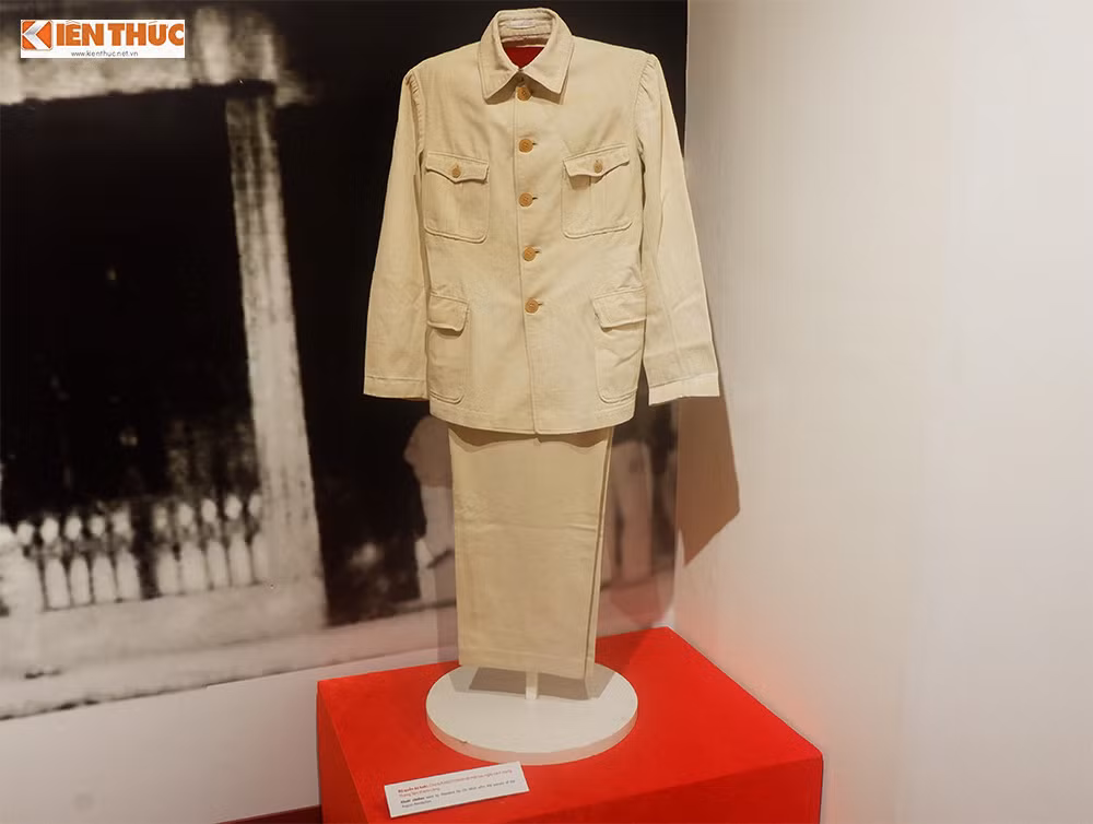 Cau chuyen cam dong ve chiec ao Chu tich Ho Chi Minh mac ngay 2/9/1945-Hinh-5