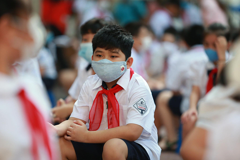 Còn khối lớp 2,3,4 được khai giảng năm học mới trong lớp.