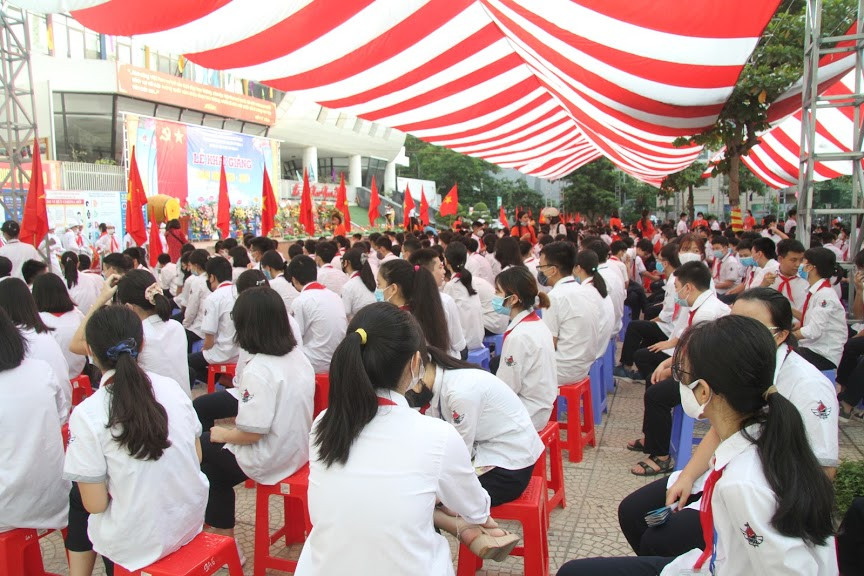 Đặc biệt, đây là lễ khai giảng năm học mới chưa từng có khi một số địa phương phải tổ chức theo hình thức trực tuyến. 