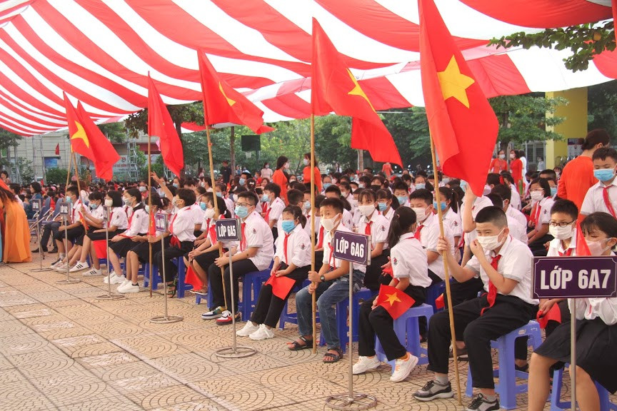 Năm học 2020 - 2021, do ảnh hưởng của dịch bệnh COVID-19, thời gian nghỉ hè ít hơn mọi năm, công tác chuẩn bị cho năm học mới của các trường có phần gấp rút hơn. 