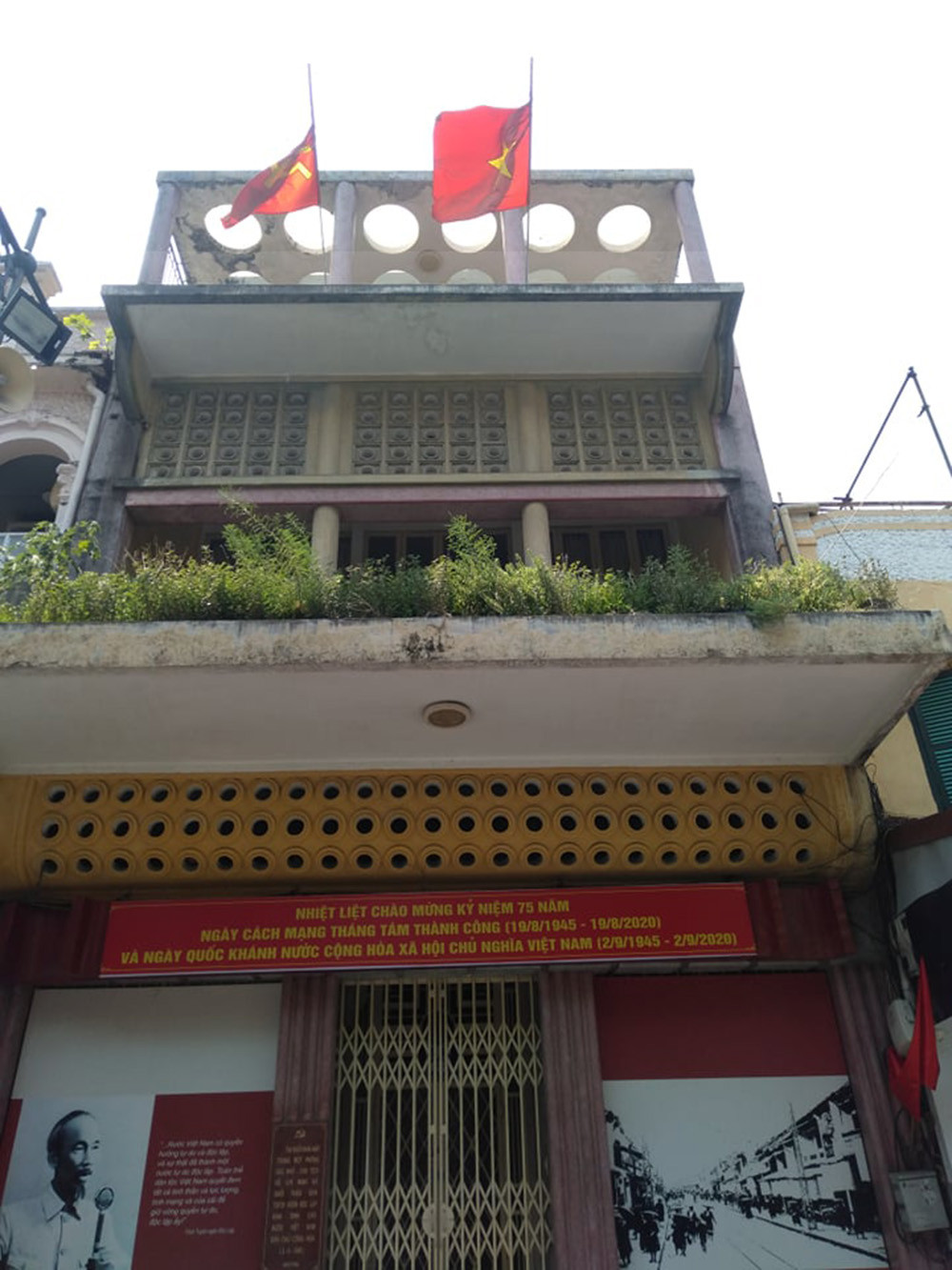 Tại ngôi nhà lịch sử số 48 Hàng Ngang, Chủ tịch Hồ Chí Minh đã khởi thảo Bản tuyên ngôn độc lập. 