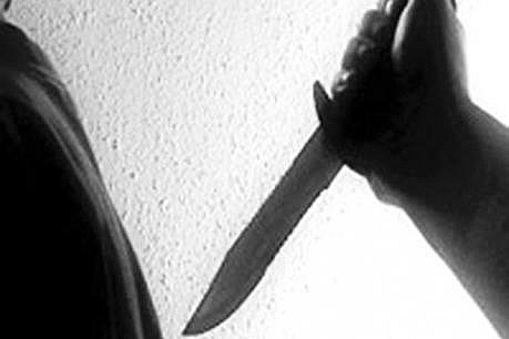  7. Nam thanh niên đâm 3 người thương vong trong lúc chờ bạn: Ngày 3/9, Công an tỉnh Thanh Hóa cho biết, đang tạm giữ Phạm Văn Tr. (17 tuổi, ngụ xã Thúy Sơn, huyện Ngọc Lặc để điều tra về hành vi giết người. Tối 2/9, trong lúc Tr. đang đợi bạn tại xã Mỹ Tân, có một nhóm thanh niên đi trên 3 xe máy tới gây sự Tr. rút dao găm trong túi quần (loại dao gấp) đâm nhiều nhát về phía 3 thanh niên. Khiến 1 người, bị thương 2 nặng. &gt;&gt;&gt; Xem thêm video: "Nói chuyện" bằng dao, nam thanh niên đâm chết người. Nguồn: VTC 1.