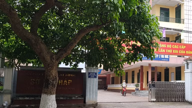 Khoi to PGD Trung tam dau gia Thai Binh: Beu ten “quan” bay ghe vi co bac