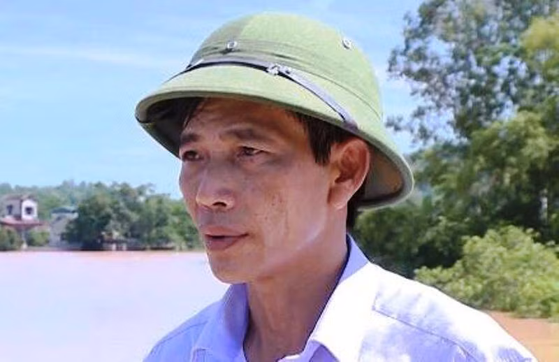  Phó chủ tịch UBND huyện bị bắt vì đánh bạc: Ngày 12/6, Công an tỉnh Thanh Hóa đã khởi tố vụ án, khởi tố bị can, bắt tạm giam đối với 4 bị can về tội đánh bạc, trong đó có ông Nguyễn Văn Long, Phó Chủ tịch UBND huyện Hậu Lộc. 