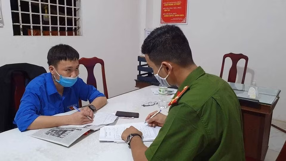  6. Giả danh đại biểu Quốc hội và phóng viên để lừa đảo: Ngày 2/9, Công an phường An Hải Bắc, quận Sơn Trà, TP. Đà Nẵng cho biết, đơn vị này vừa bắt giữ đối tượng Trần Phước An (SN 1994, trú tỉnh Tiền Giang) để điều tra hành vi lừa đảo chiếm đoạt tài sản. Tại cơ quan điều tra, An cho biết vì không có tiền tiêu xài nên nảy sinh ý định giả danh phóng viên, đại biểu Quốc hội để lừa tiền của các chủ khách sạn.