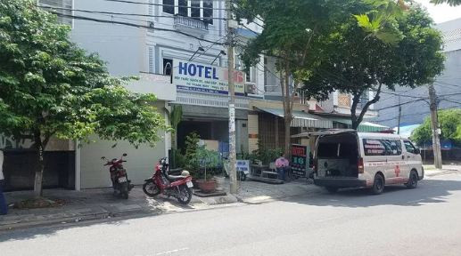  4. Hai người tử vong trong nhà nghỉ: Ngày 2/9, Công an quận Bình Tân, TP HCM đã hoàn tất khám nghiệm hiện trường và điều tra làm rõ vụ 2 người đàn ông chết trong một nhà nghỉ trên địa bàn. 2 người đàn ông này đến thuê nhà nghỉ nằm trên đường số 42, phường Tân Tạo, quận Bình Tân để nghỉ ngơi. Không thấy khách trả phòng nên nhân viên lên gọi cửa nhưng không thấy ai trả lời. Khi phá cửa ra thì 2 người này đã tử vong.