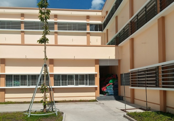 Khoảng 8h ngày 4/9, Tín bất ngờ nhảy từ tầng 1 của Khu 2 - Cơ sở Cai nghiện ma túy tỉnh Tiền Giang (xã Tam Hiệp, huyện Châu Thành) xuống đất dẫn đến bị thương rất nặng và được đưa đến Bệnh viện đa khoa Trung tâm Tiền Giang để cấp cứu; đến khoảng 20h cùng ngày Tín đã tử vong. 