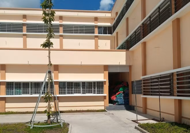 Khoảng 8h ngày 4/9, Tín bất ngờ nhảy từ tầng 1 của Khu 2 - Cơ sở Cai nghiện ma túy tỉnh Tiền Giang (xã Tam Hiệp, huyện Châu Thành) xuống đất dẫn đến bị thương rất nặng và được đưa đến Bệnh viện đa khoa Trung tâm Tiền Giang để cấp cứu; đến khoảng 20h cùng ngày Tín đã tử vong. 