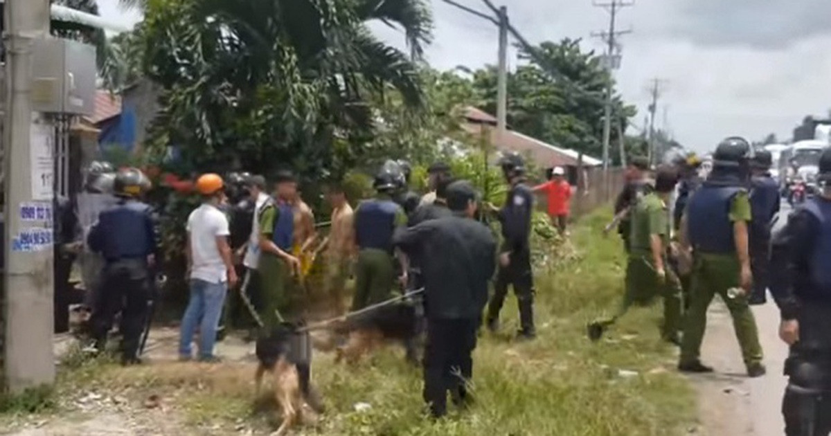 Học viên khu B phá hàng rào kẽm gai, lấy tất cả vật dụng sẵn có tại khu vực cổng chính ném học viên khu A bên ngoài. Sau đó, số học viên khu B phá cổng chính tràn ra ngoài để đánh nhau với học viên khu A. Công an tỉnh Tiền Giang, Công an huyện Châu Thành đã phối hợp cùng ngành chức năng đến giải quyết. Vụ việc khiến 12 học viên bị thương phải nhập viện điều trị, trong đó có 3 học viên bị gãy tay. Số học viên bỏ trốn là 17 người.